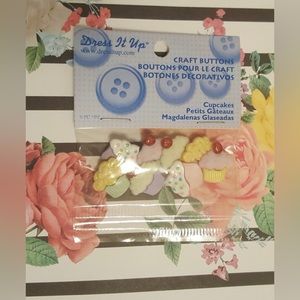 Dress It Up Craft Buttons Cupcakes 6 pcs